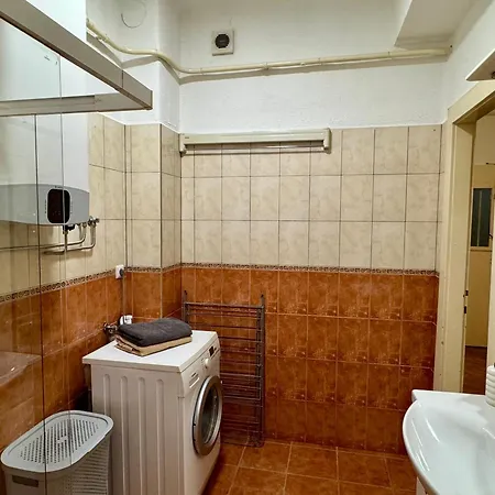 Family With Free Parking Apartment