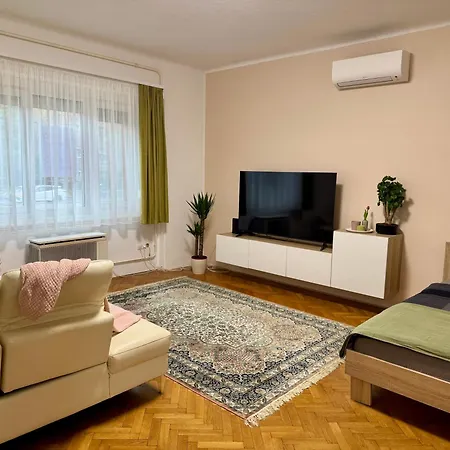Family With Free Parking Apartment *