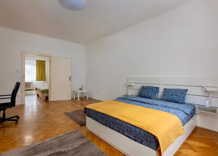Family With Free Parking Apartament *