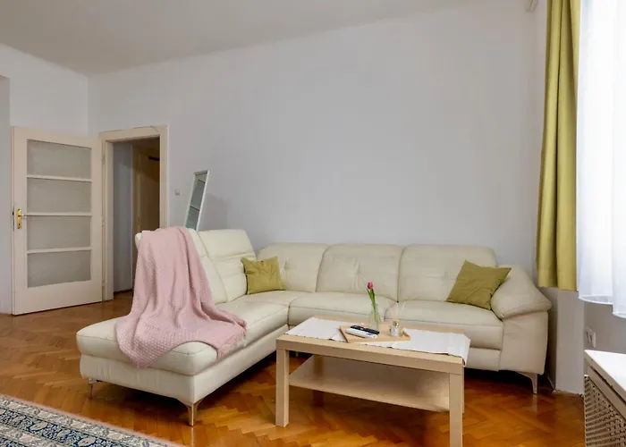 Family With Free Parking Apartament *
